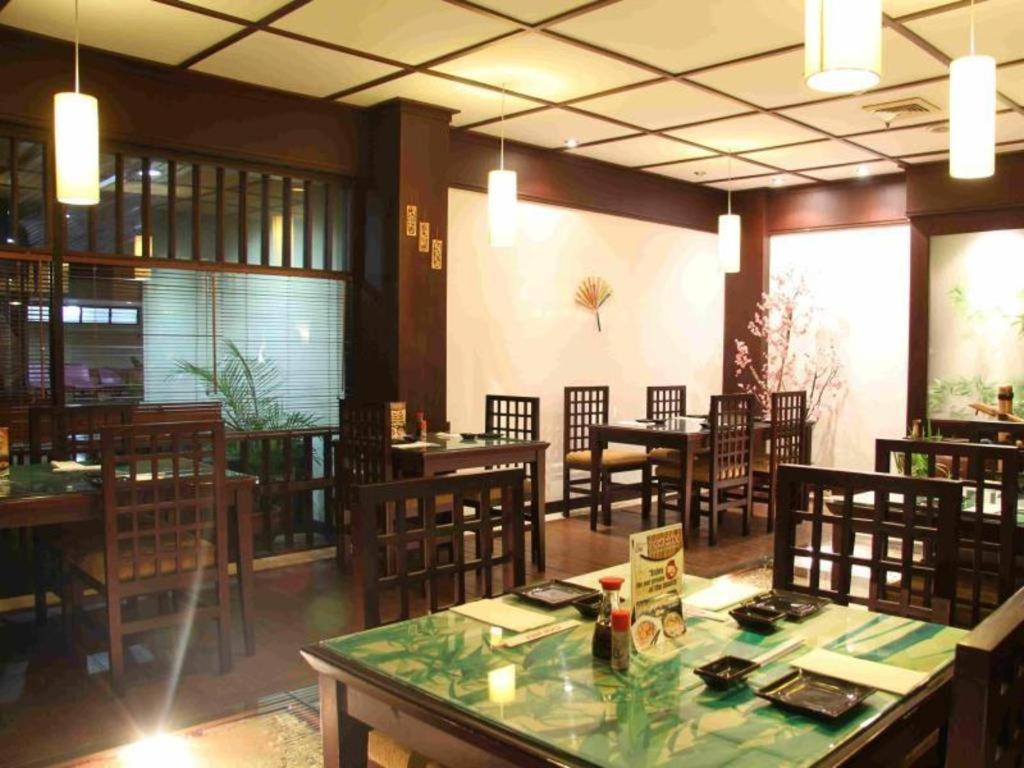 Regent'S Park Hotel Malang Exterior photo