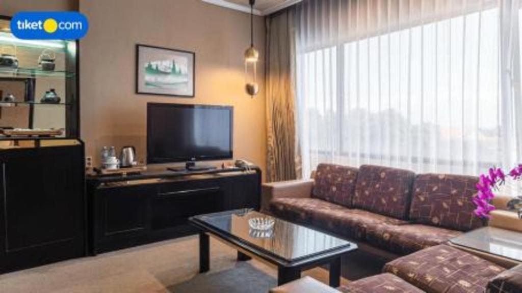 Regent'S Park Hotel Malang Exterior photo